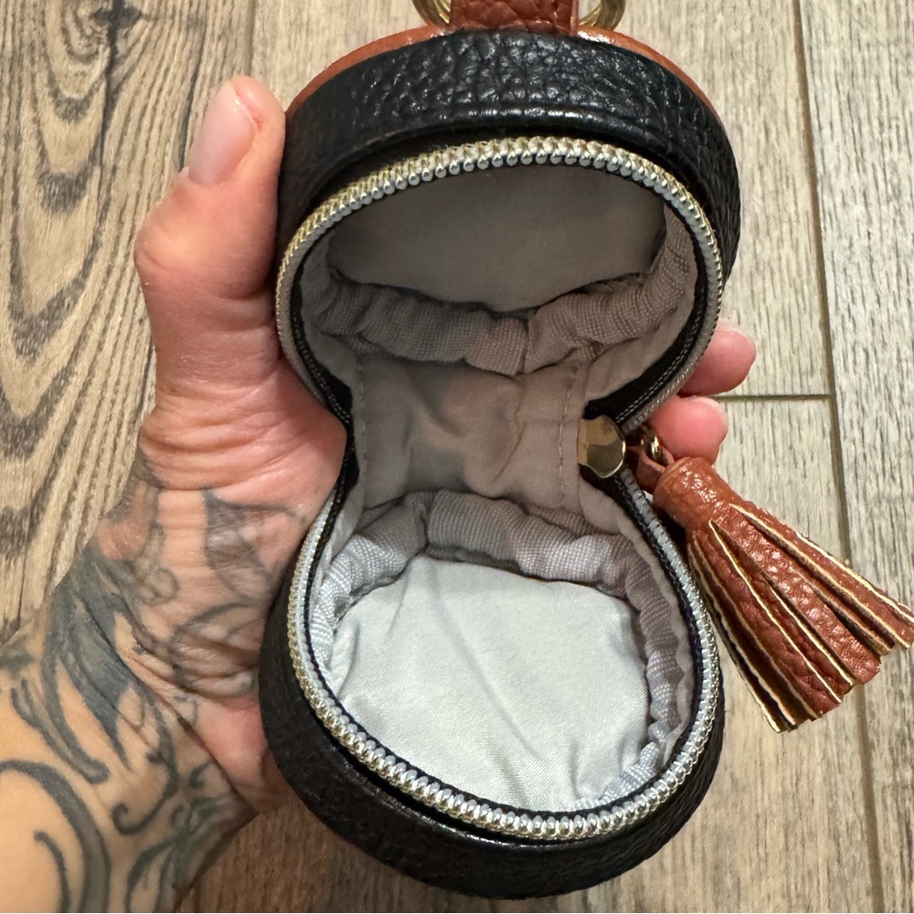 Itzy Ritzy Pacifier Holder Case with Clip - Picture 2 of 5